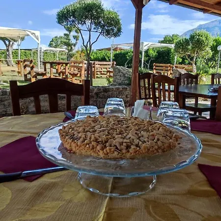 Le Colline Di Paestum Bed & Breakfast 3*